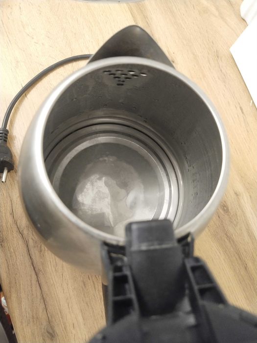 Electric kettle working