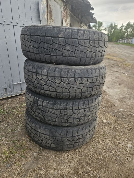 Продам резину 235/75r15