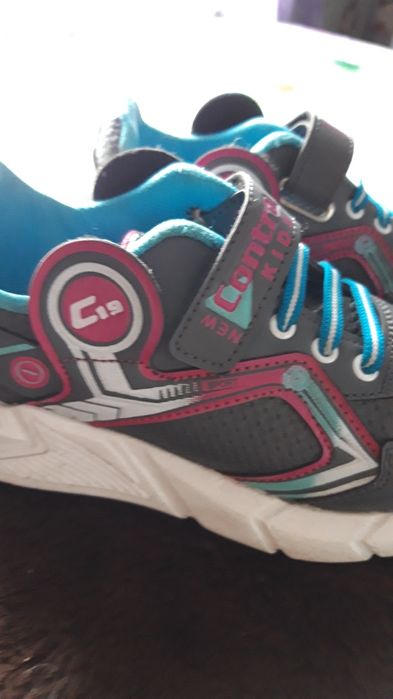 Продам кроссовки на девочку,новые