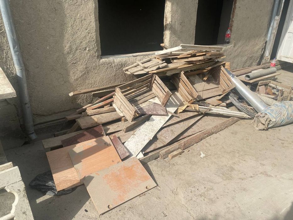 Taxta eski eshik derazalar sotilasi