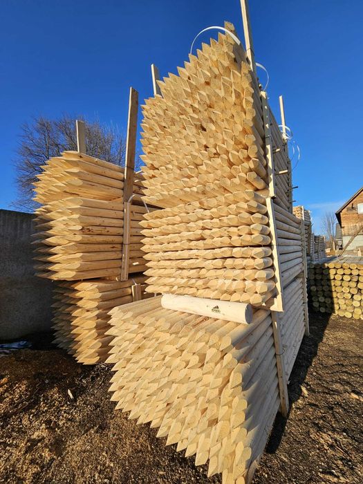 Stalpi rotunzi ascutiti si tratati