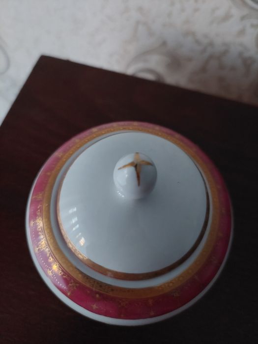 Сахарницу маленькую продаю