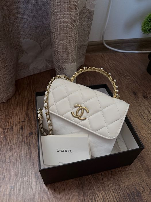 Чанта chanel бяла