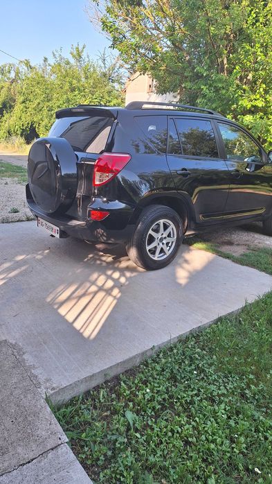 Джип Тойота RAV 4