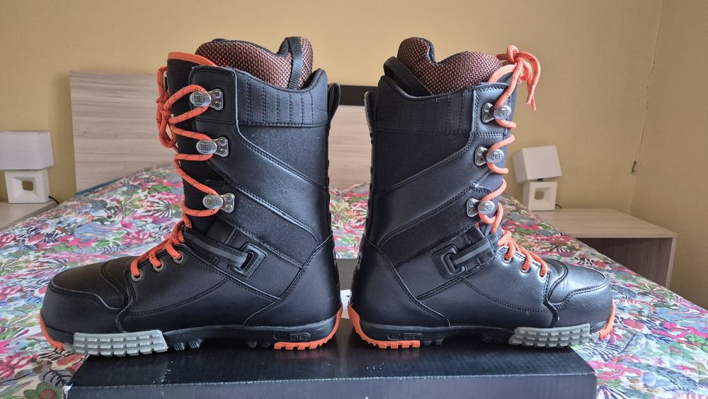 Сноуборд обувки DC 26cm и 27 cm
