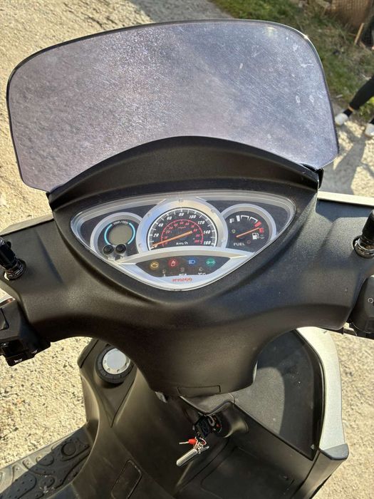 Продавам скутер KYMCO  300 кубика