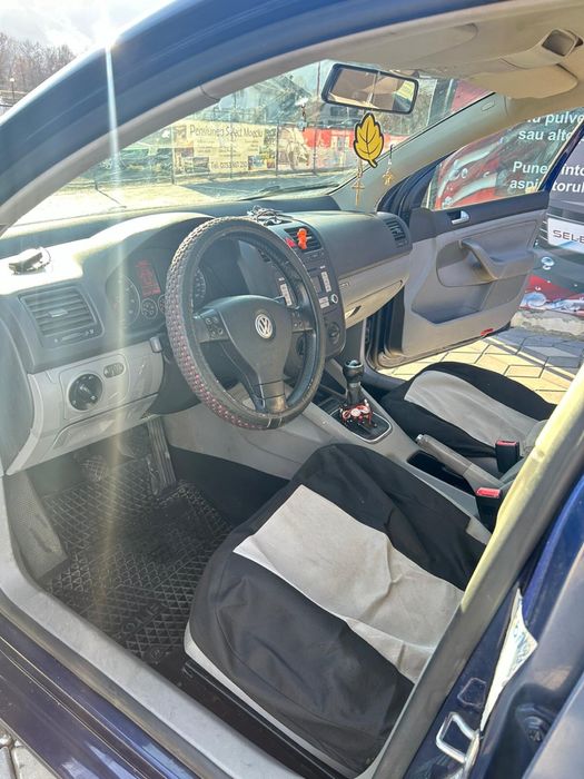 Vând Volkswagen Golf 5