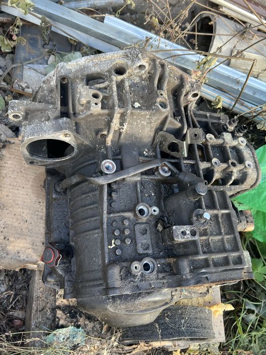 Продаеться каробка автомат гольф три 1996