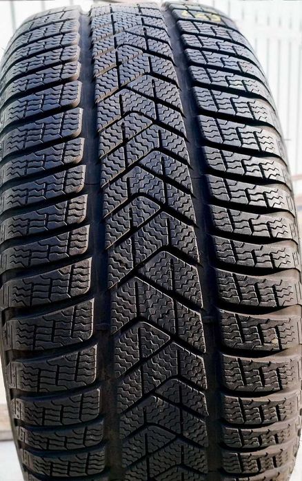 255 35 19/225 40 19 Pireli-set anvelope Runflat fata/spate- ca noi