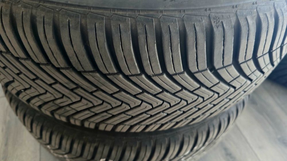 235 50 18 R XL Continental.