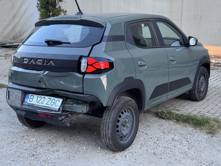 Noul Dacia Spring Extreme 2025 avariat spate