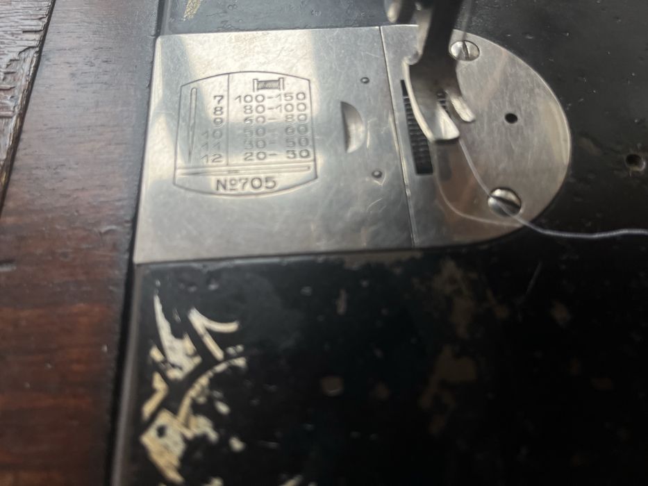 Masina de cusut veche L’Haumann cu pedala