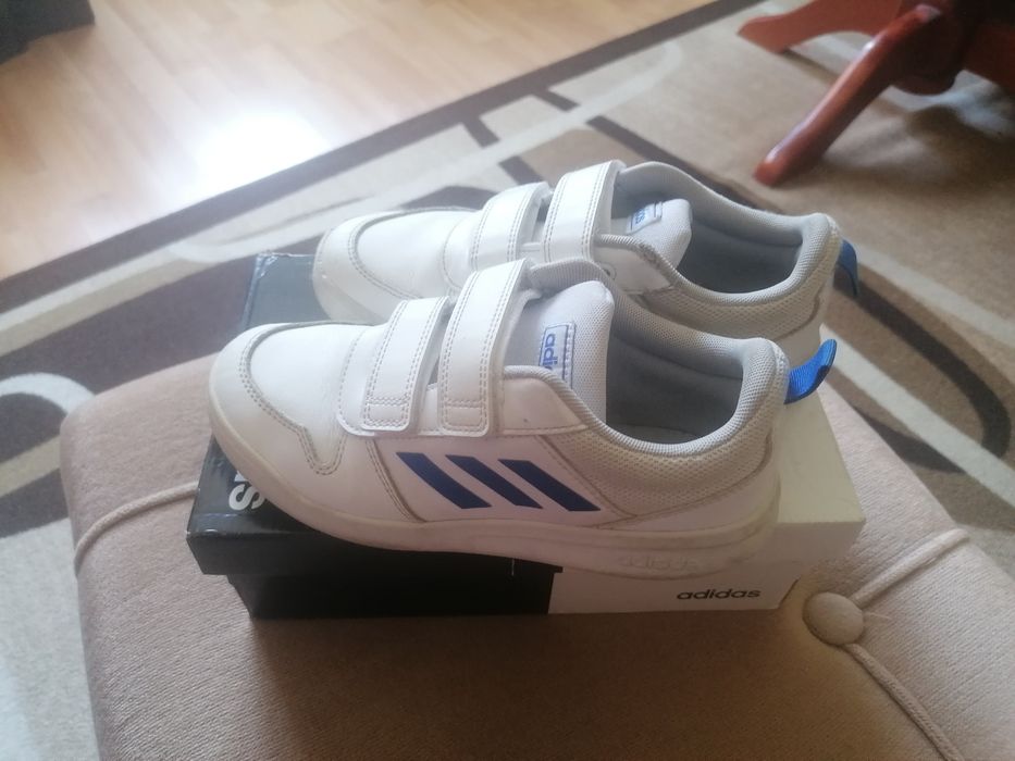 Маратонки за момче Adidas  размер 34