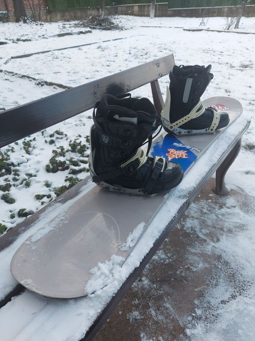 Сноуборд с автомати и обувки
