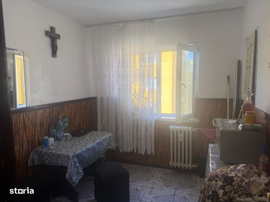 Apartament 3 camere, 39 mp, zona Piata Valea Rosie