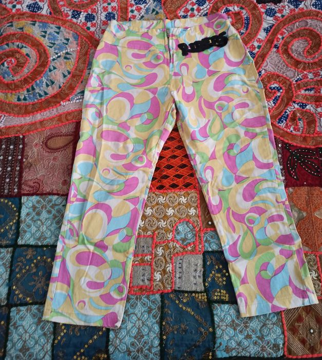 Pantaloni trei sferturi