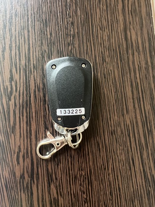 Пульт от сигнализации брелок