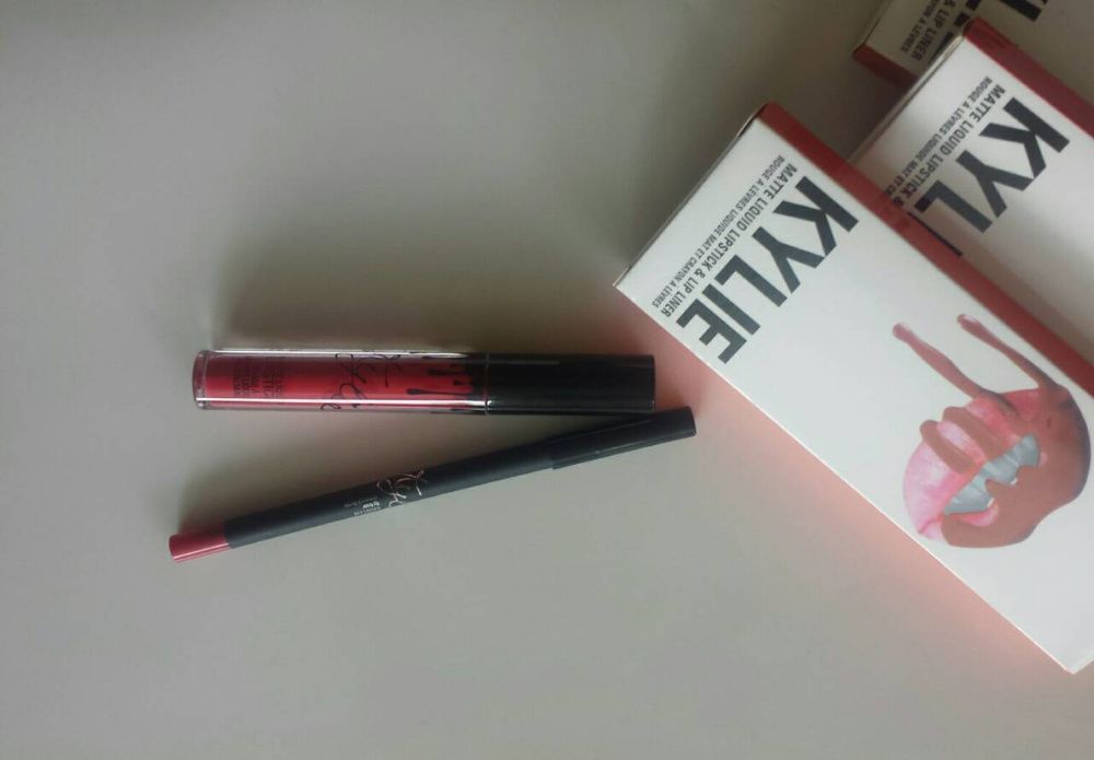 Комплекти течно червило и молив KYLIE MAC