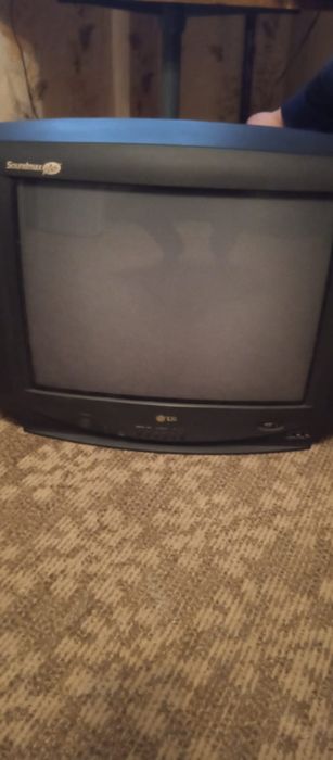 Продам телевизор и стиральную машину.