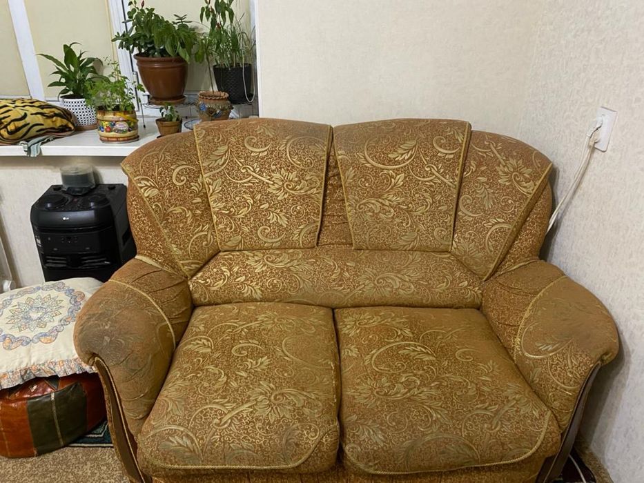 Продам 3 дивана! Срочно! Торг уместен!