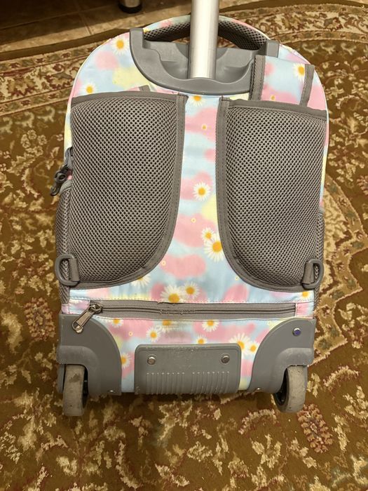 vând ghiozdan  150 lei