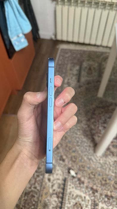Продам iphone 13, состояние среднее.