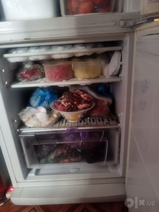 Indesit xolodilnik sotiladi.