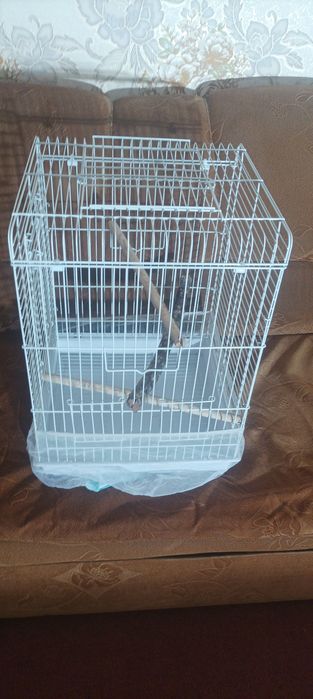 Продам большую клетку для попугаев