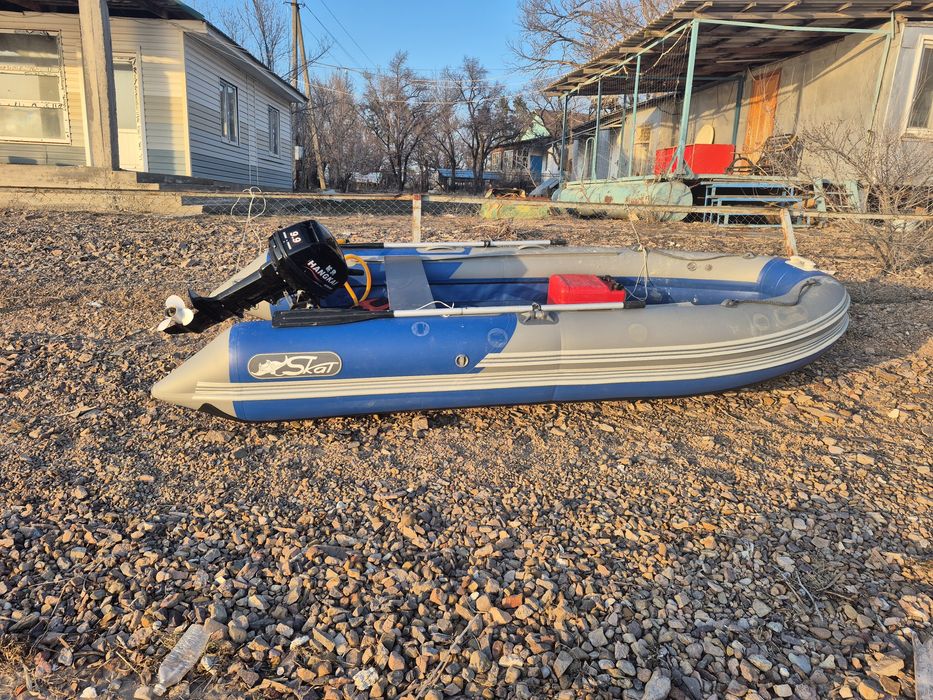 Продам надувную  лодку с мотором