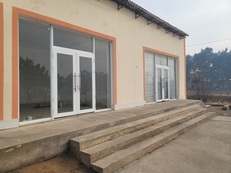 Noturar bino sotiladi