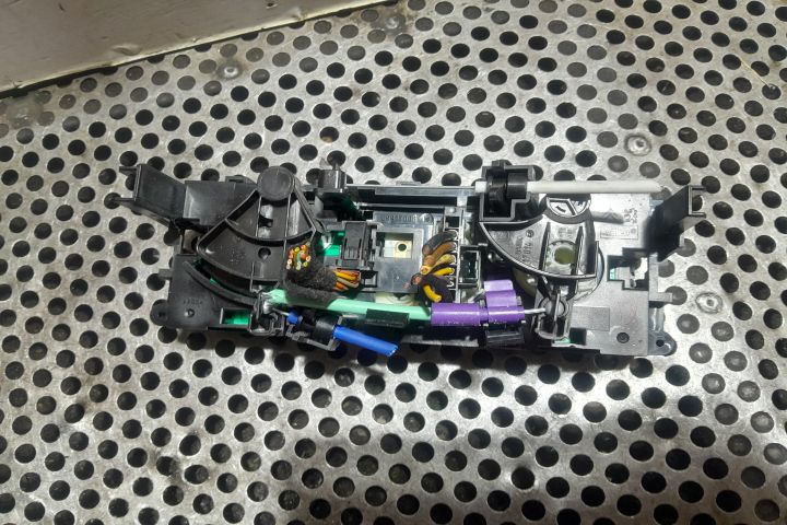 Comanda clima 69910004 69910004 Peugeot 207 prima generatie