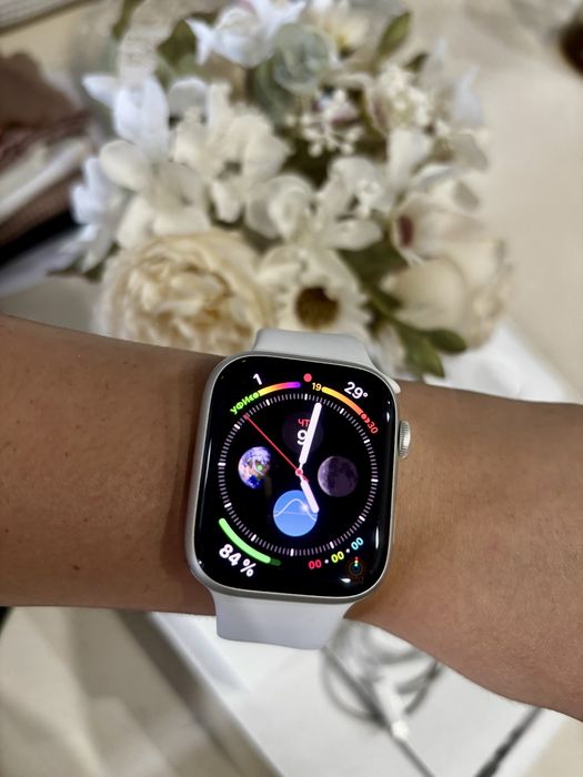 Apple watch series 8