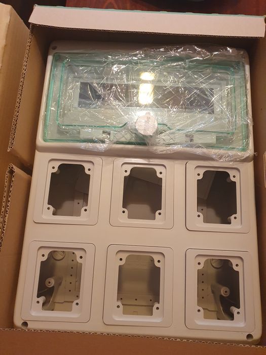 Vand cofret 13 module cu 6 deschideri Schneider