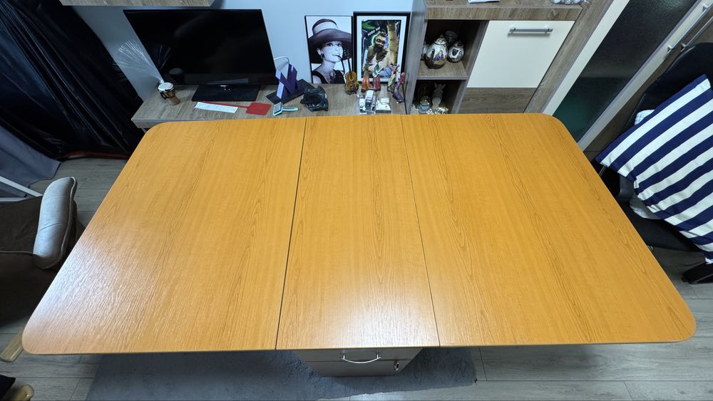 Masa extensibila cu scaune incluse