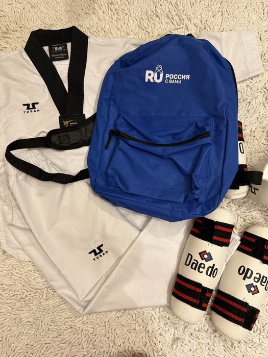 Форма для тхэквондо. На 6-8 лет . Размер S.