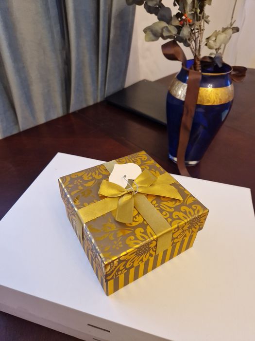 Продаются элегантные подарочные коробочки