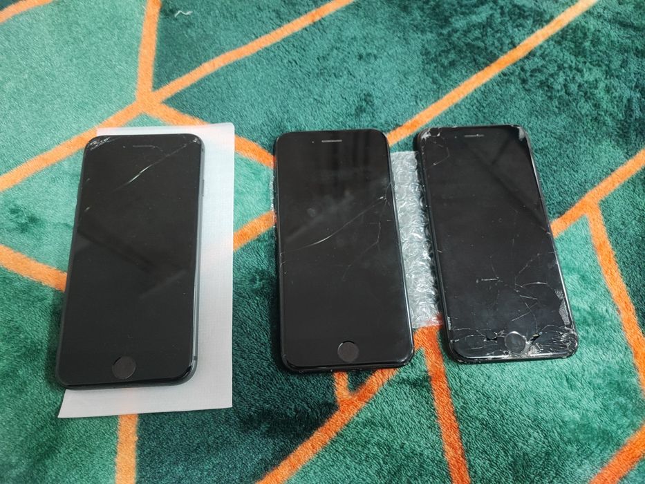 Vând iPhone 8 și 7