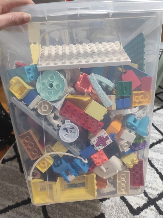 Vând cutie de 80 l plina cu lego duplo