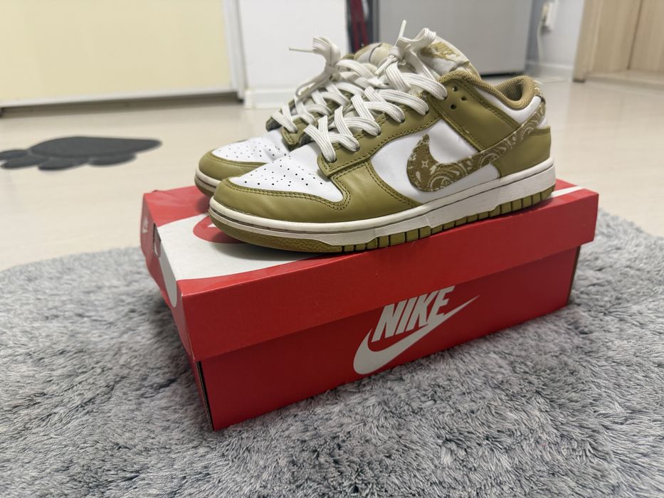Nike Dunk Low Essential Paisley