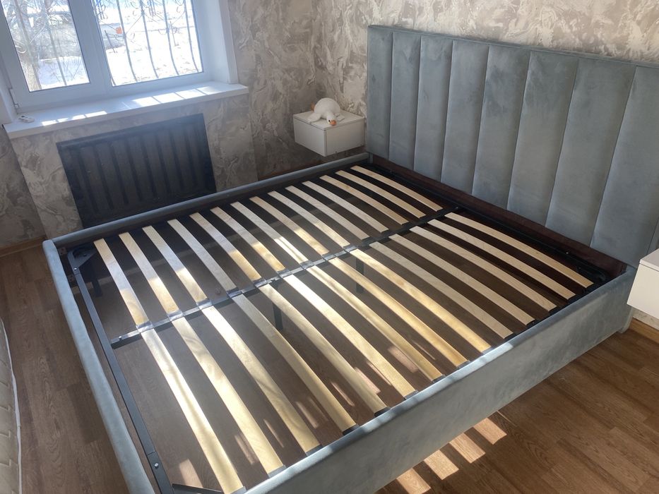 Двуспальная кровать