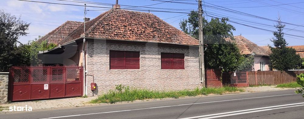 Teren intravilan generos + 2 case – 15.277 mp, front 30 m, multiple