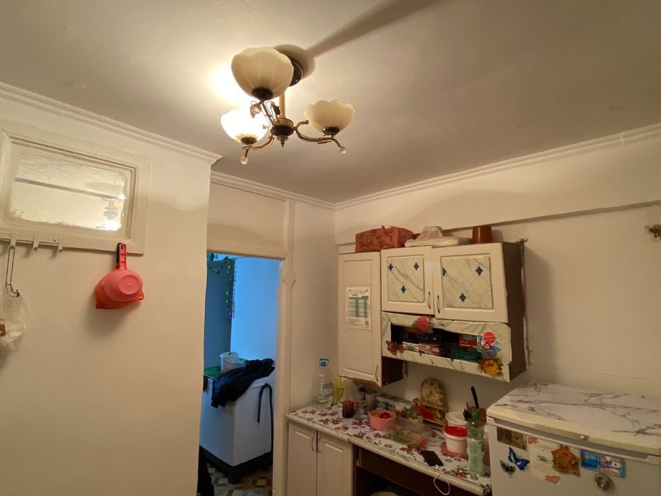 мкр.Ақмешіт 28 домнан 2-бөлмелі үй сатылады.