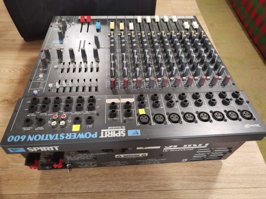 Пулт spirit Saundcraft powerstation 600 с ефект алесис и калъф