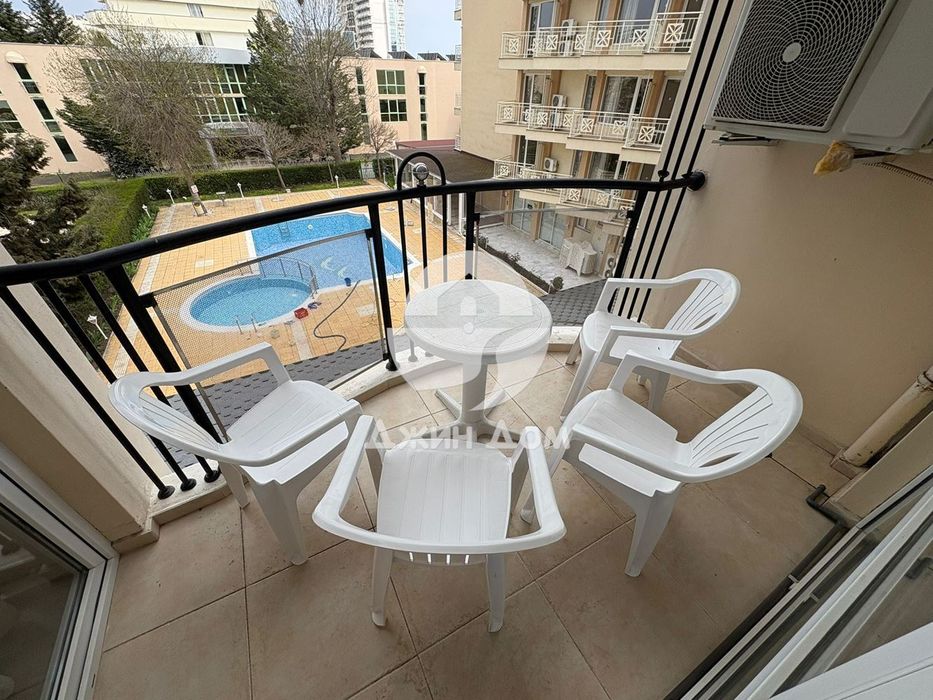 Просторен тристаен апартамент в к-с „Карлово“, к.к. Слънчев бряг