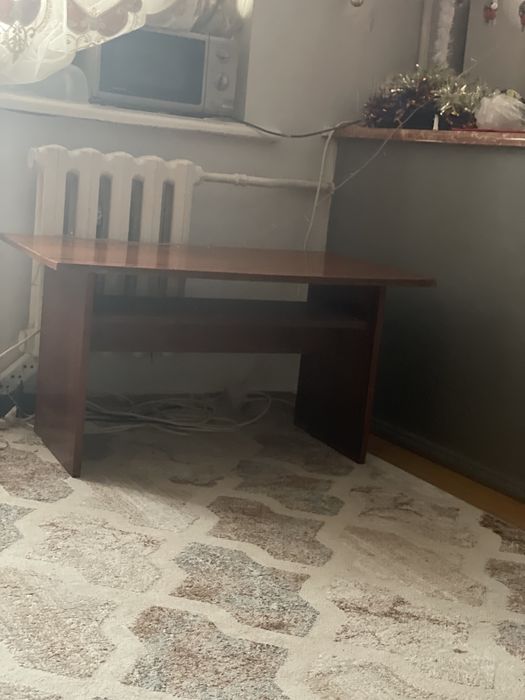 Продаётся стол деревянный