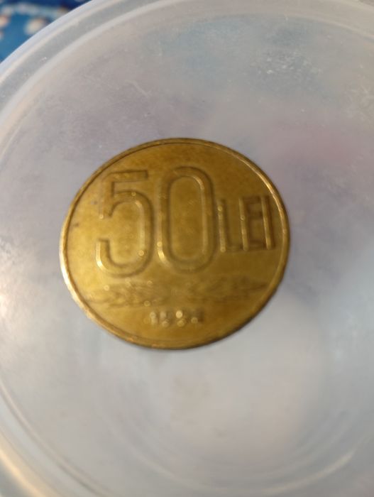 Vând moneda  50 lei