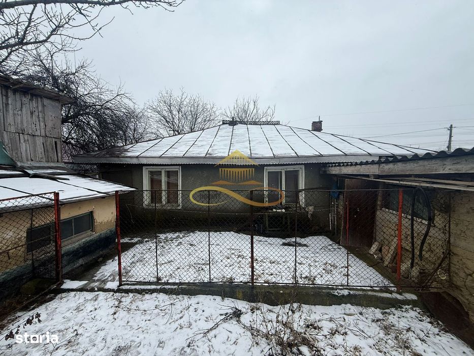 Casa batraneasca cu teren de vanzare in Lilieci Bacau