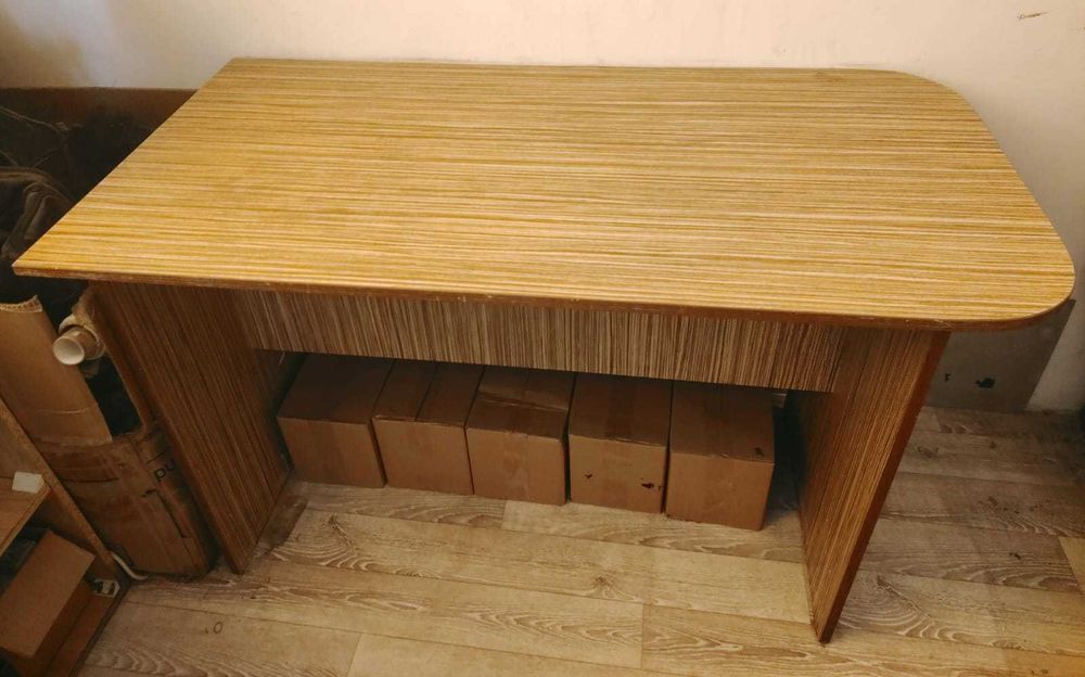 Стол б/у для дома или офиса