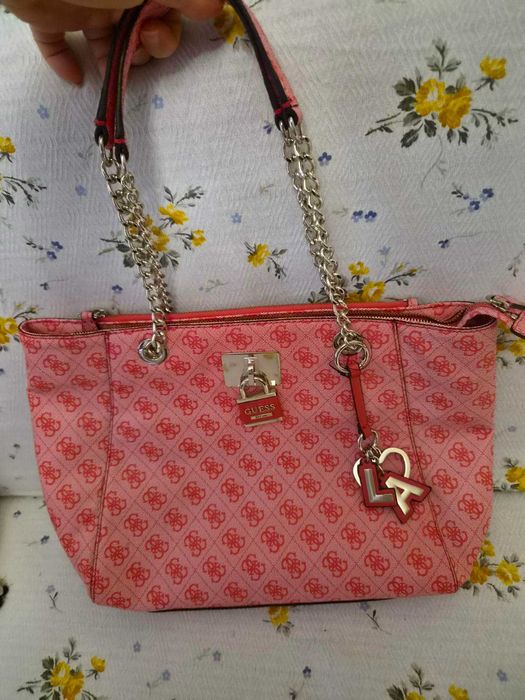 Guess  чисто нова чанта с фабрична забележка