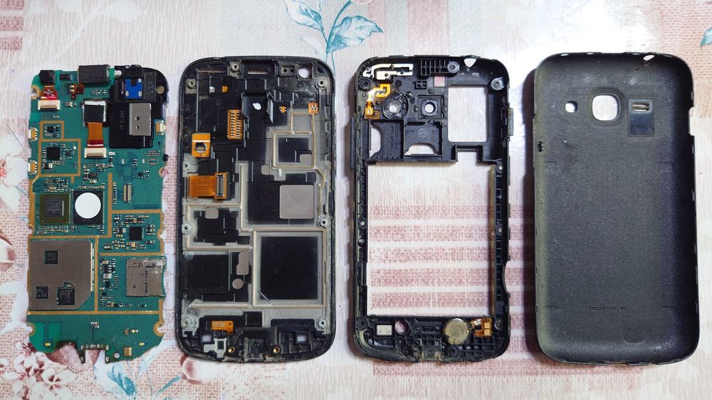 Смартфон 2х симочный Samsung GT-S7272 на запчасти